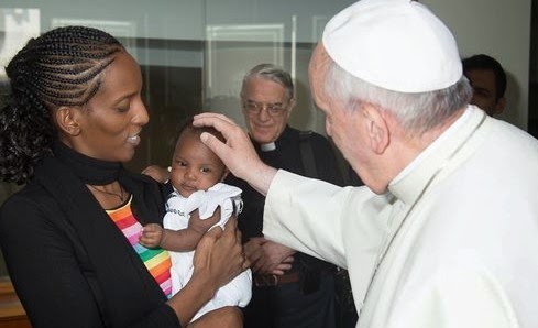 Συνάντηση Πάπα με τη γυναίκα από το Σουδάν που καταδικάστηκε σε θάνατο - Φωτογραφία 1
