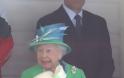 Το βλέμμα οργής της βασίλισσας Ελισάβετ - Γιατί στραβοκοίταζε επίμονα γυναίκα που καθόταν μπροστά της - Φωτογραφία 10