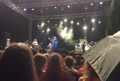 Διεκόπη λόγω βροχής, την Τετάρτη το βράδυ η συναυλία της Χαρούλας Αλεξίου στο Αίγιο - Φωτογραφία 1