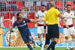 ΣΥΝΕΧΙΖΟΥΝ ΤΙΣ ΑΝΑΦΟΡΕΣ ΓΙΑ ΤΗΝ 3ΑΡΑ ΤΟΥ ΘΡΥΛΟΥ ΣΤΗ ΜΙΛΑΝ ΤΑ ΔΙΕΘΝΗ ΜΜΕ (PHOTOS)
