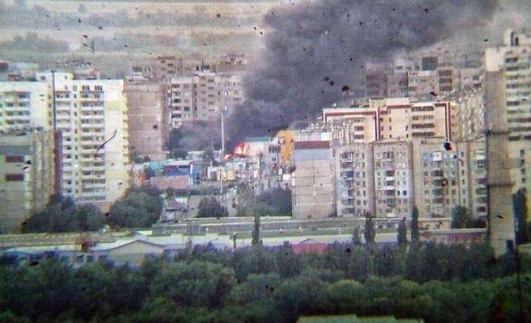 Ο ουκρανικός στρατός βομβάρδισε στις πόλεις Ντονέτσκ και Λουγκάνσκ - Φωτογραφία 2