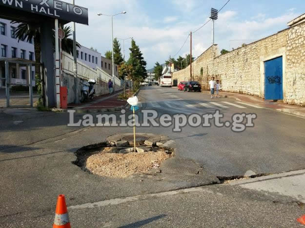 Ξαφνική νεροποντή προκάλεσε προβλήματα στους δρόμους της Λαμίας [photos] - Φωτογραφία 10