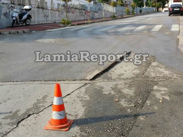 Ξαφνική νεροποντή προκάλεσε προβλήματα στους δρόμους της Λαμίας [photos] - Φωτογραφία 14