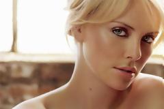 Η Charlize Theron έγινε αγνώριστη! ώ