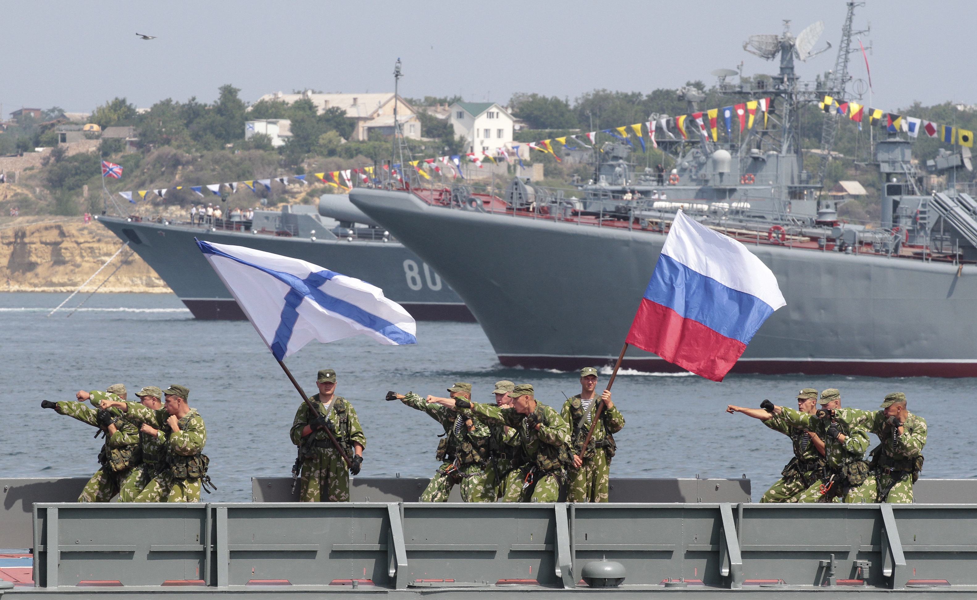Ρωσική επίδειξη ισχύος στην Κριμαία - Φωτογραφία 6