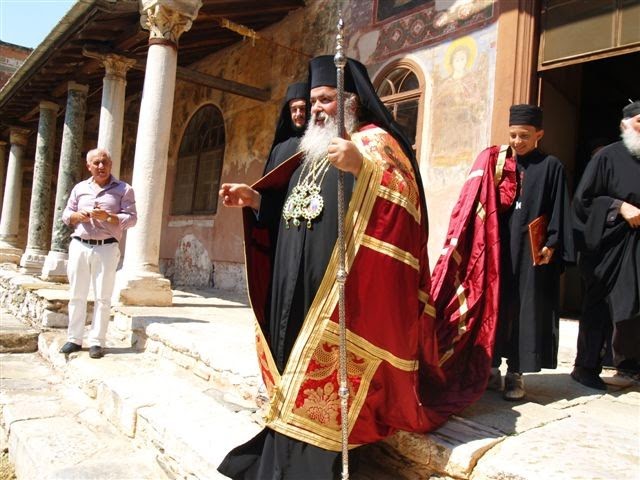 5070 - Ο Σεβασμιώτατος Μητροπολίτης Νεαπόλεως στην Ι.Μ. Μεγίστης Λαύρας του Αγίου Όρους για την εορτή του Αγίου Αθανασίου του Αθωνίτη - Φωτογραφία 3