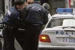 Βαριά ποτά, βαριά τσιγάρα για την παρέα των τριών στο Ηράκλειο... [photos]