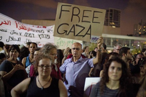 Χιλιάδες Ισραηλινοί διαδήλωσαν κατά της επιχείρησης στη Γάζα - Φωτογραφία 1