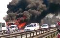 Τέσσερις νεκροί από φωτιά σε λεωφορείο [video]