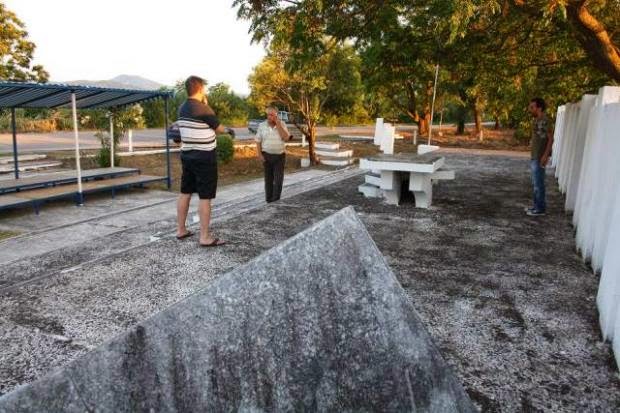 Αγρίνιο: Κυνηγοί χαλκού έκλεψαν τον μπρούτζινο βωμό μνημείου - Φωτογραφία 2