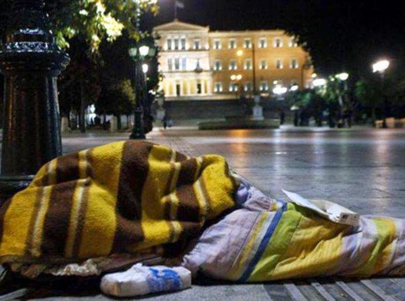 Δύσκολες ώρες έρχονται για τους Έλληνες μετά από τις περικοπές σε μισθούς και συντάξεις - Φωτογραφία 1