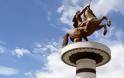 Τα Σκόπια γέμισαν αρχαία αγάλματα - Το νέο τρελό σχέδιο των γειτόνων μας - Φωτογραφία 1