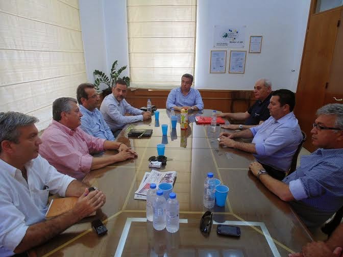 Συνάντηση Περιφερειάρχη Κρήτης με δημάρχους για τη διαχείριση των απορριμμάτων στην ευρύτερη περιοχή της Βόρειας Πεδιάδας - Φωτογραφία 1