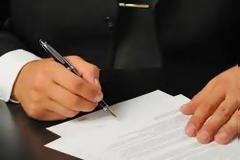 Προσοχή στα ψιλά γράμματα των συμβολαίων που έχουν υψηλό κόστος, ιδίως στους πελάτες!
