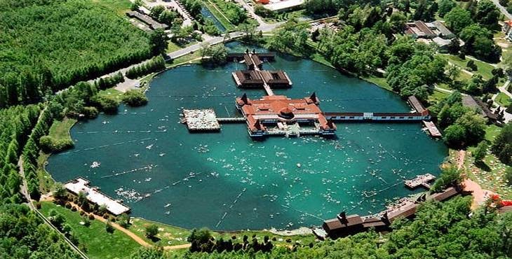 Η μεγαλύτερη γεωθερμική λίμνη της Ευρώπης - Δείτε πόσο εντυπωσιακή είναι [photos] - Φωτογραφία 1
