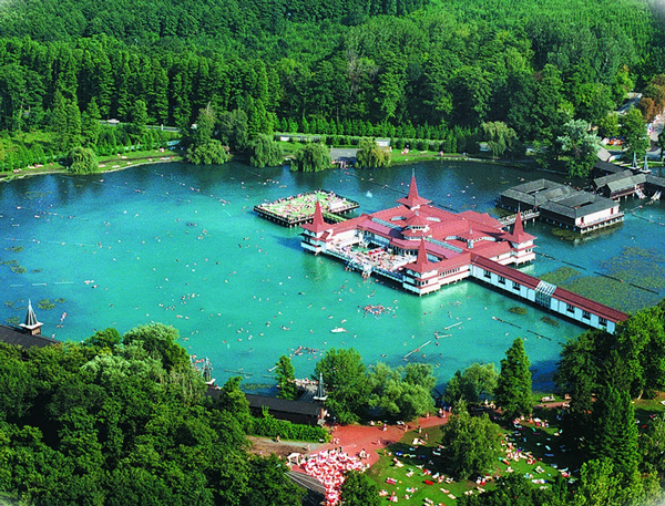 Η μεγαλύτερη γεωθερμική λίμνη της Ευρώπης - Δείτε πόσο εντυπωσιακή είναι [photos] - Φωτογραφία 3