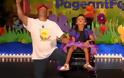 Βίντεο που λίγοι αντέχουν να δουν: Πατέρας χορεύει με τη κόρη του όταν τη σηκώνει από αναπηρικό καροτσάκι [video]