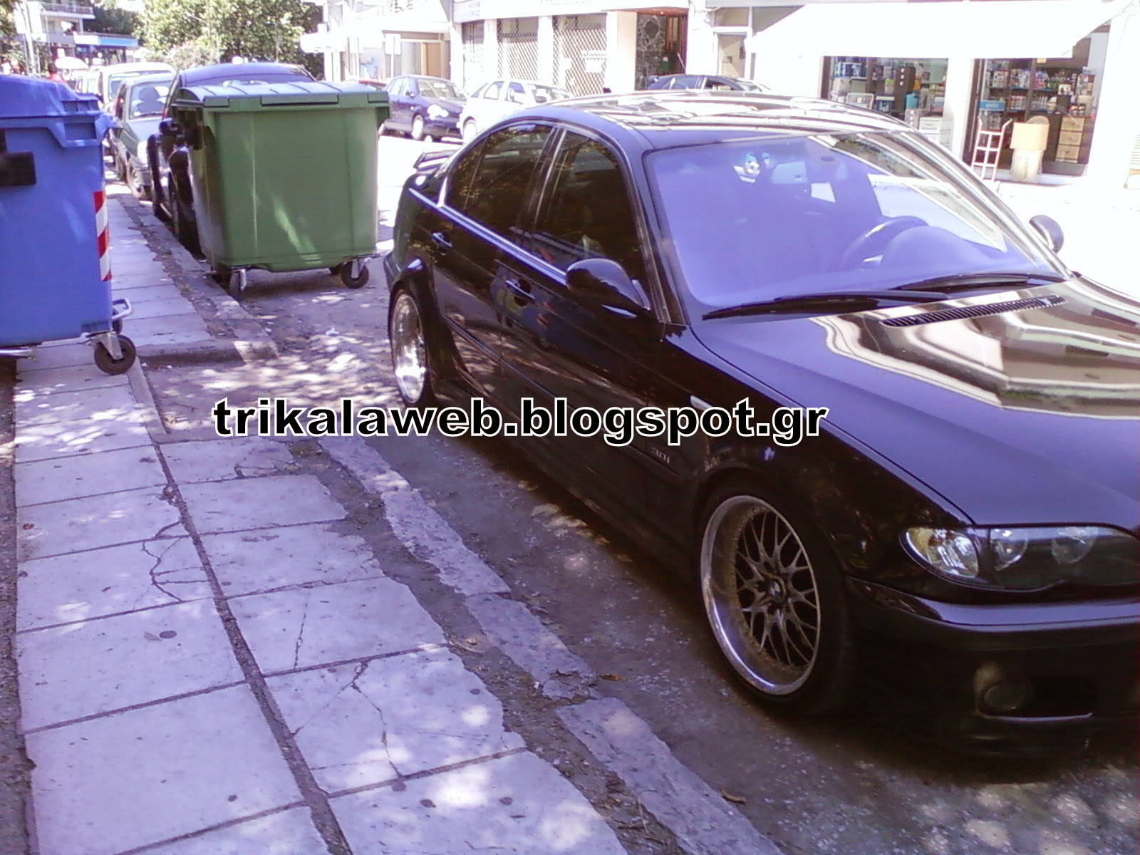 Νέα μόδα στα Τρίκαλα: Παρκάρουν τα αυτοκίνητα δίπλα απο τους κάδους των απορριμάτων [photos] - Φωτογραφία 3