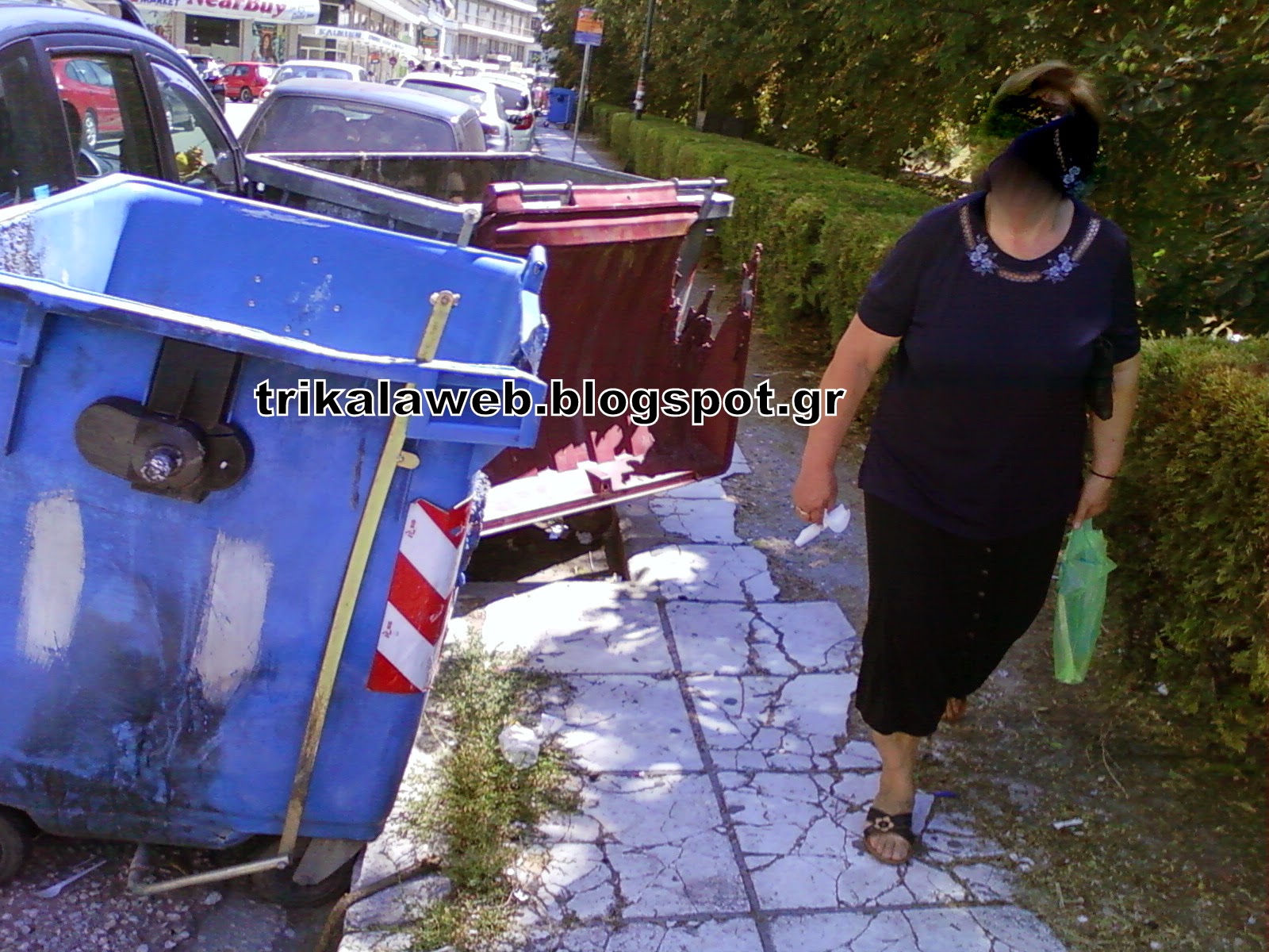 Νέα μόδα στα Τρίκαλα: Παρκάρουν τα αυτοκίνητα δίπλα απο τους κάδους των απορριμάτων [photos] - Φωτογραφία 6