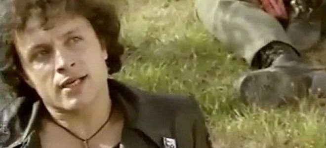 Ο Γιώργος Πετρόχειλος μετά τις καλτ βιντεοταινίες και τους... Sex Pistols, στέλνει επιστολές υπέρ της Χρυσής Αυγής - Φωτογραφία 1