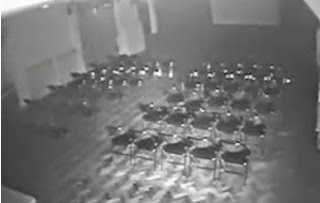Κάμερα ασφαλείας κατέγραψε φάντασμα σε θέατρο... [video] - Φωτογραφία 1