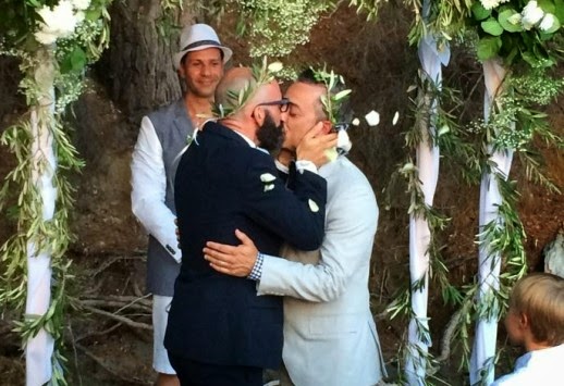 Κύπριος σκηνοθέτης παντρεύτηκε τον αγαπημένο του στη Σκόπελο [photos] - Φωτογραφία 1