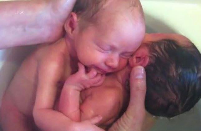 Μοναδικές εικόνες από νεογέννητα μωρά λίγα λεπτά αφού γεννήθηκαν - Φωτογραφία 1