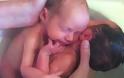 Μοναδικές εικόνες από νεογέννητα μωρά λίγα λεπτά αφού γεννήθηκαν
