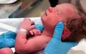 Μοναδικές εικόνες από νεογέννητα μωρά λίγα λεπτά αφού γεννήθηκαν - Φωτογραφία 12