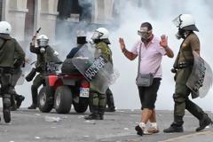 Πάτερ Ηλίας: Τι κι αν φοράει ράσα...παίρνει τη γουρούνα του και φεύγει! [photos+video]