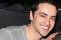 Θανάσης Αλευράς: «H κωμωδία είναι η λοξή ματιά στα πράγματα»