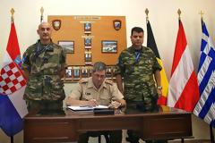 ΕΠΙΣΚΕΨΗ ΑΡΧΗΓΟΥ ΕΝΟΠΛΩΝ ΔΥΝΑΜΕΩΝ ΤΟΥ ΛΟΥΞΕΜΒΟΥΡΓΟΥ ΣΤΗΝ 1Η ΣΤΡΑΤΙΑ ΚΑΙ ΣΤΟ Ε.Σ.Ε.Ε.Ε.