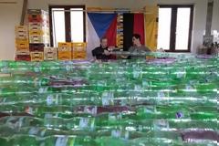 ΑΠΙΣΤΕΥΤΟ: Σκάφος από 50.000 πλαστικά μπουκαλάκια! [photo]