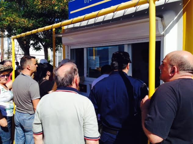 Χαμός το πρωί στο λιμάνι της Γλύφας με τα ferry boat - Ουρές τα αυτοκίνητα - Φωτογραφία 2