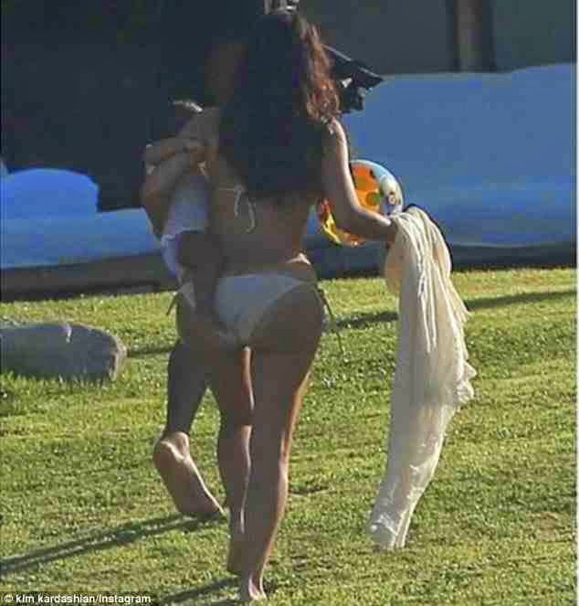 Δείτε την Kim Kardashian με μαγιό, χωρίς ρετούς! [photos] - Φωτογραφία 2