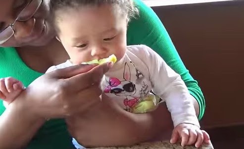 Δείτε μωράκια να δοκιμάζουν για πρώτη φορά λεμόνι και θα κλάψετε από τα γέλια... [video] - Φωτογραφία 1