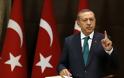 Ελίφ Σαφάκ: Η ερντογανική «ομοιομορφία» απειλεί την Τουρκία