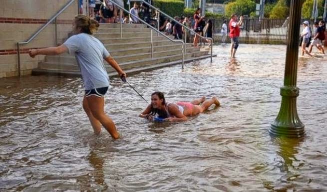 Εντυπωσιακές φωτογραφίες: Σπάσαν τα νερά του UCLA - Φωτογραφία 1