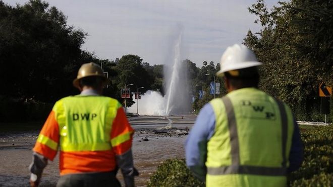 Εντυπωσιακές φωτογραφίες: Σπάσαν τα νερά του UCLA - Φωτογραφία 17