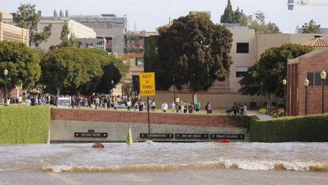 Εντυπωσιακές φωτογραφίες: Σπάσαν τα νερά του UCLA - Φωτογραφία 25