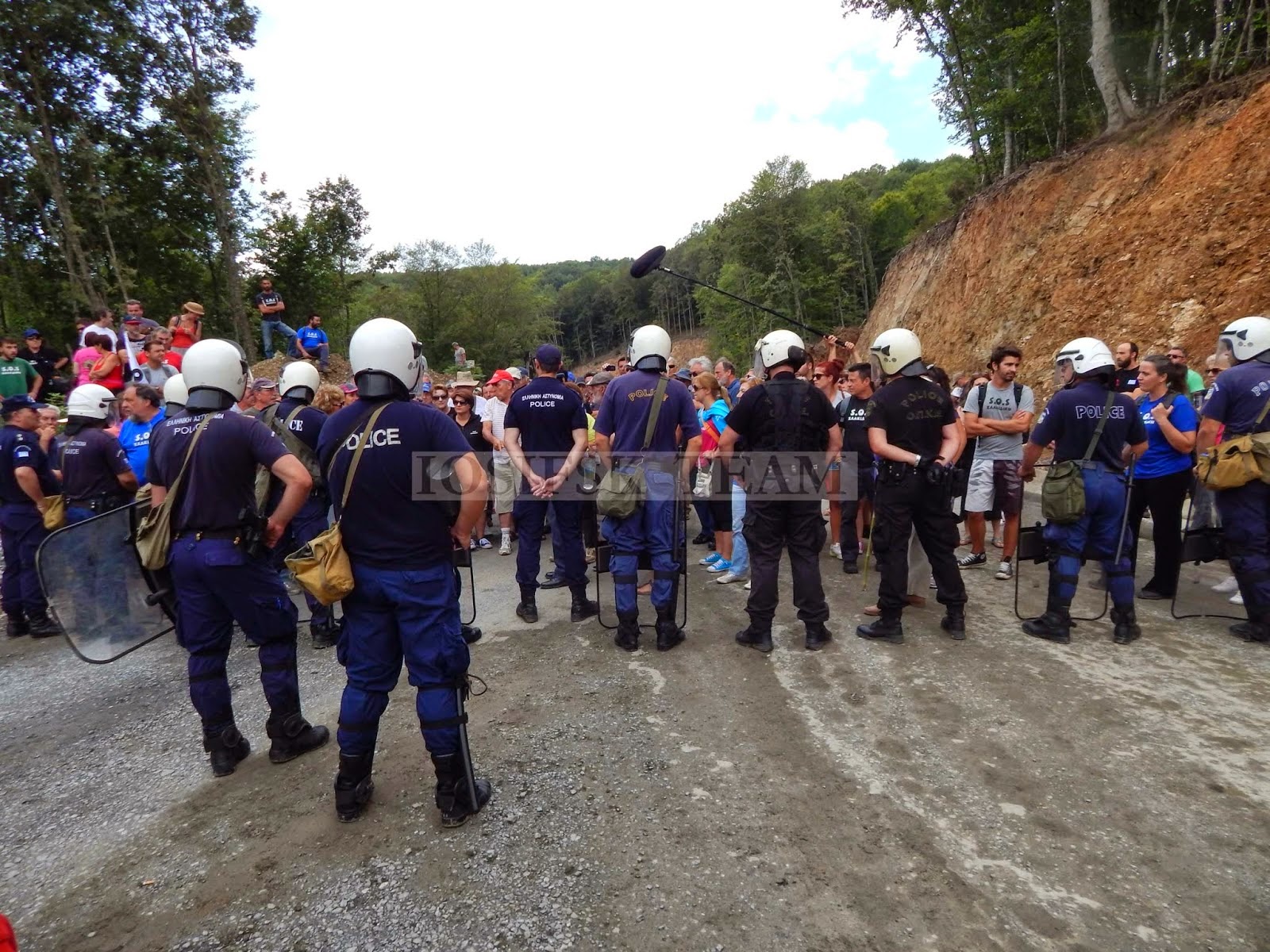 Σκουριές 01-08-2014, μια ακόμα διαμαρτυρία των κατοίκων στου ΄΄κουφού την πόρτα΄΄... [photos + video] - Φωτογραφία 2