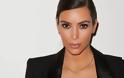 Με ποιόν κάνει selfie στην κρεβατοκάμαρά της η Kim Kardashian;