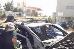 Στις φλόγες τυλίχθηκε αυτοκίνητο εν κινήσει! Από θαύμα σώθηκε η νεαρή οδηγός! [photos + video]