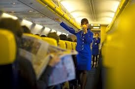 Ryanair: Ψάχνει αεροσυνοδούς σε Αθήνα και Θεσσαλονίκη - Ποια κριτήρια θέτει - Φωτογραφία 1