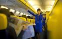 Ryanair: Ψάχνει αεροσυνοδούς σε Αθήνα και Θεσσαλονίκη - Ποια κριτήρια θέτει