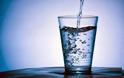 Μύθος ή αλήθεια τα 8 ποτήρια νερό που πρέπει να καταναλώνουμε ημερησίως;