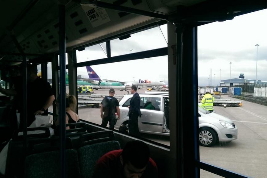 Συνελήφθη ο επιβάτης που έκανε φάρσα για βόμβα στο αεροπλάνο... [photo] - Φωτογραφία 5