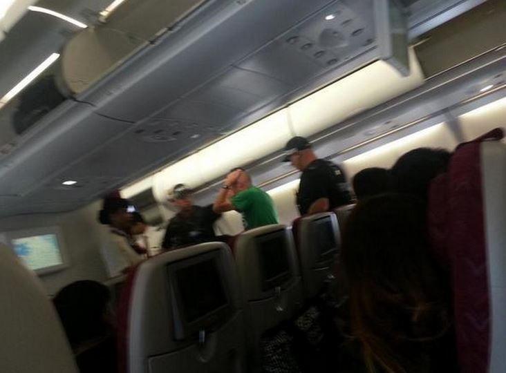 Συνελήφθη ο επιβάτης που έκανε φάρσα για βόμβα στο αεροπλάνο... [photo] - Φωτογραφία 6