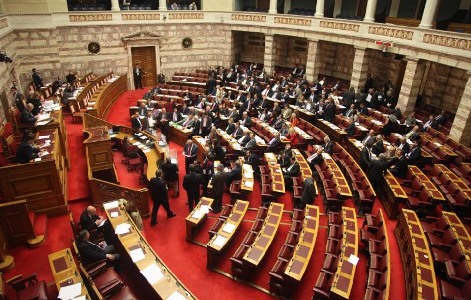 Με αντιπαραθέσεις ΝΔ-ΣΥΡΙΖΑ πέρασε η τροπολογία για τα ΜΜΕ - Φωτογραφία 1