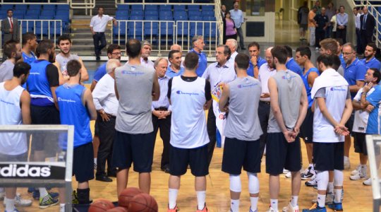 Ο Πρωθυπουργός πήγε... Εθνική [photos] - Φωτογραφία 3